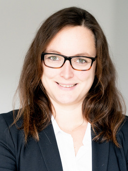 Dr. Vanessa Hilleringmann Dr. Vanessa Hilleringmann
